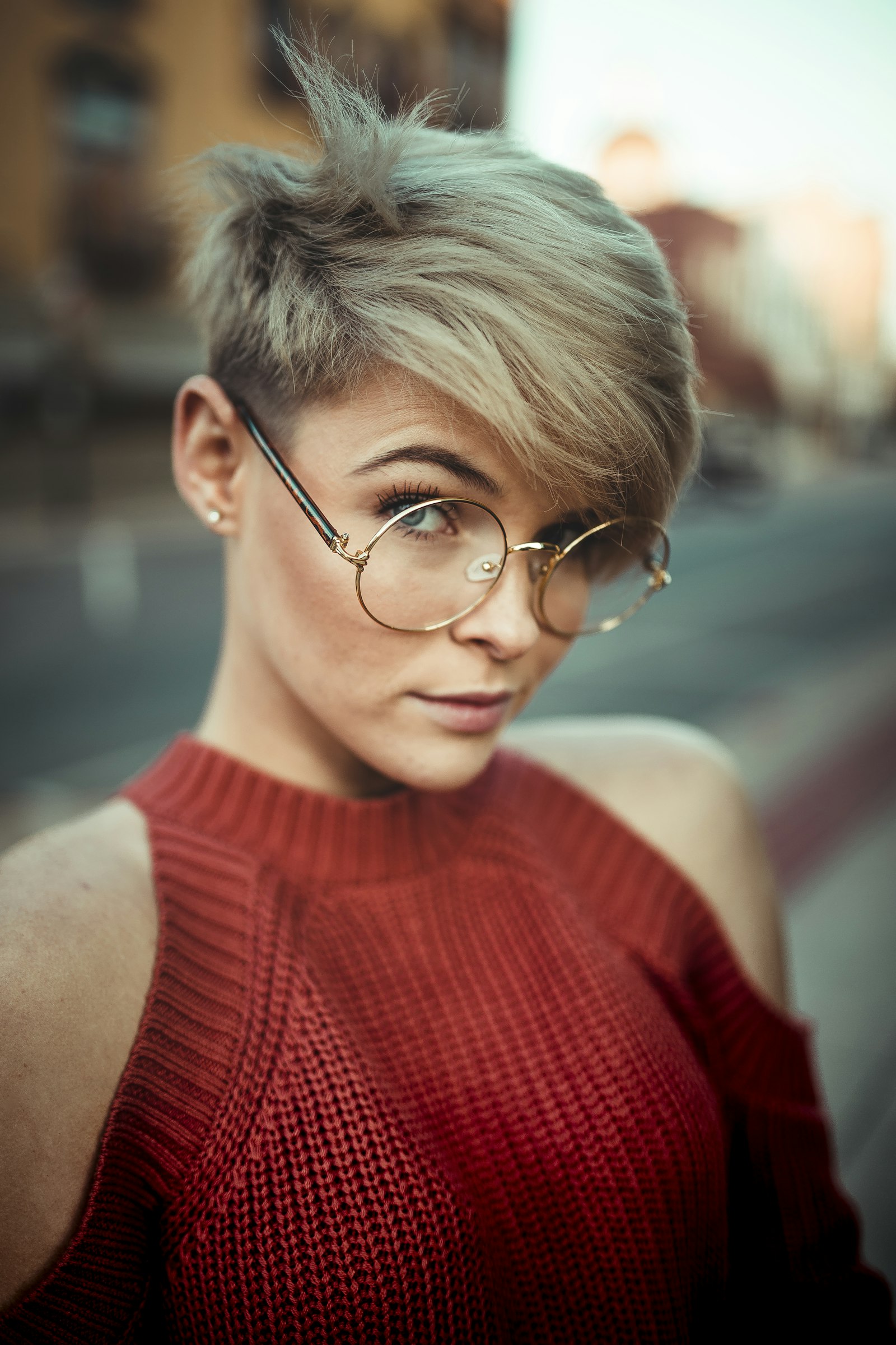 清潔感のあるショートヘアのスタイル例